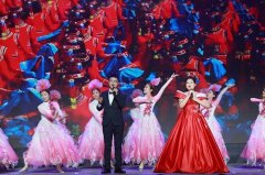 以质朴歌声倾诉对家乡的无限乡愁