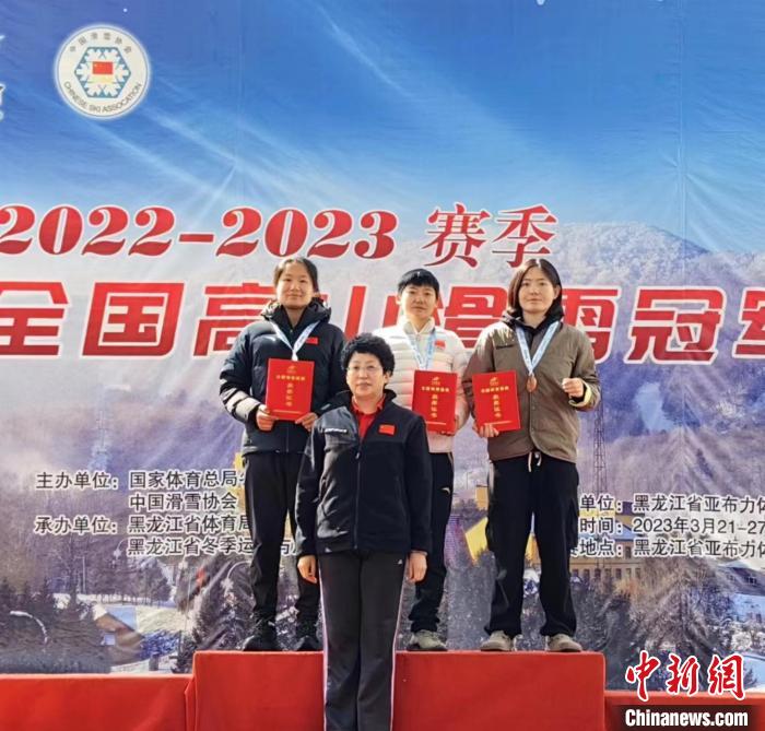 在亚布力体育训练基地收官的全国高山滑雪冠军