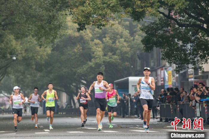 徐霞客游记开篇地宁海再度迎来万人马拉松，鸣