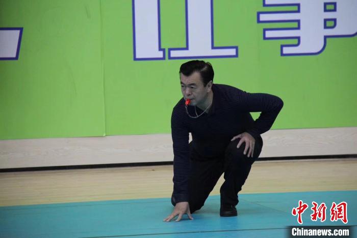 中国男子盲人门球国家队杭州亚残运会捧杯 从无