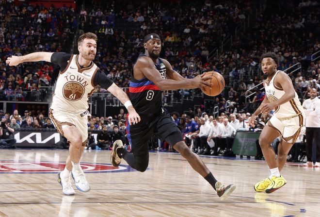 勇士客场惨败活塞吞下二连败 科尔无奈换下主力