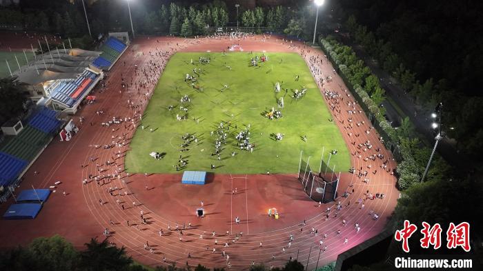 浙青年·爱运动音乐夜跑点燃校园青春活力