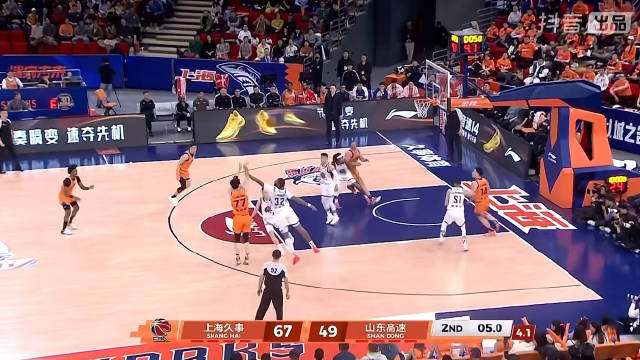 金金三分命中 洛夫顿关键2+1助力球队逆转取胜